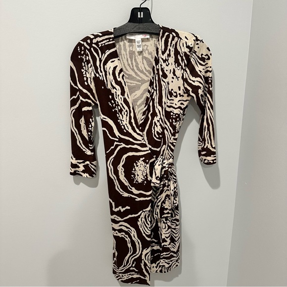 Diane von Furstenberg Julian Silk Wrap Dress in Brown & Cream Abstract - size 2 - Picture 2 of 5
